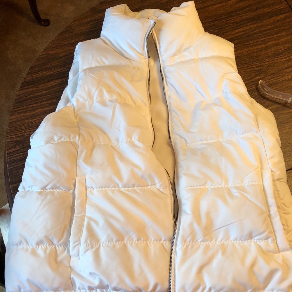 NWOT Old Navy White Puffer Vest